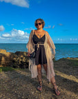 Gigi – Doré pailleté : Kimono long de plage pailleté, chic et lumineux
