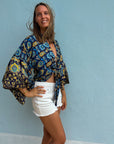 Giulia – Bleu jaune : Kimono court d’été, léger et élégant