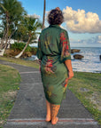 Betty – Vert émeraude : Kimono long en satin de nuit à imprimé floral