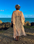 Gigi – Doré pailleté : Kimono long de plage pailleté, chic et lumineux