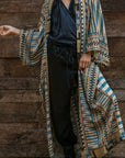 Charlize - Bleu géométrique : Kimono long bohème, fluide et élégant en toute occasion