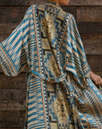 Charlize - Bleu géométrique : Kimono long bohème, fluide et élégant en toute occasion