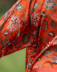 Kuta – Orange fleuri : Kimono long en soie