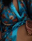 Uluwatu – Turquoise fleuri : Kimono long en soie