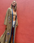 Charlize - Vert olive : Kimono long bohème, fluide et élégant en toute occasion