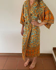 Sienna – Éclat mandarine : Kimono long bohème, fluide et élégant en toute occasion