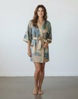 Angie - Rêve de Dunes: Short and elegant satin kimono