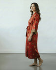 Lovina – Rouge fleuri : Kimono long en soie - en précommande