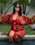 Lovina – Rouge fleuri : Kimono long en soie - en précommande