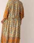 Sienna – Éclat mandarine : Kimono long bohème, fluide et élégant en toute occasion