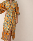 Sienna – Éclat mandarine : Kimono long bohème, fluide et élégant en toute occasion