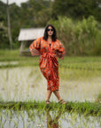Kuta – Orange fleuri : Kimono long en soie
