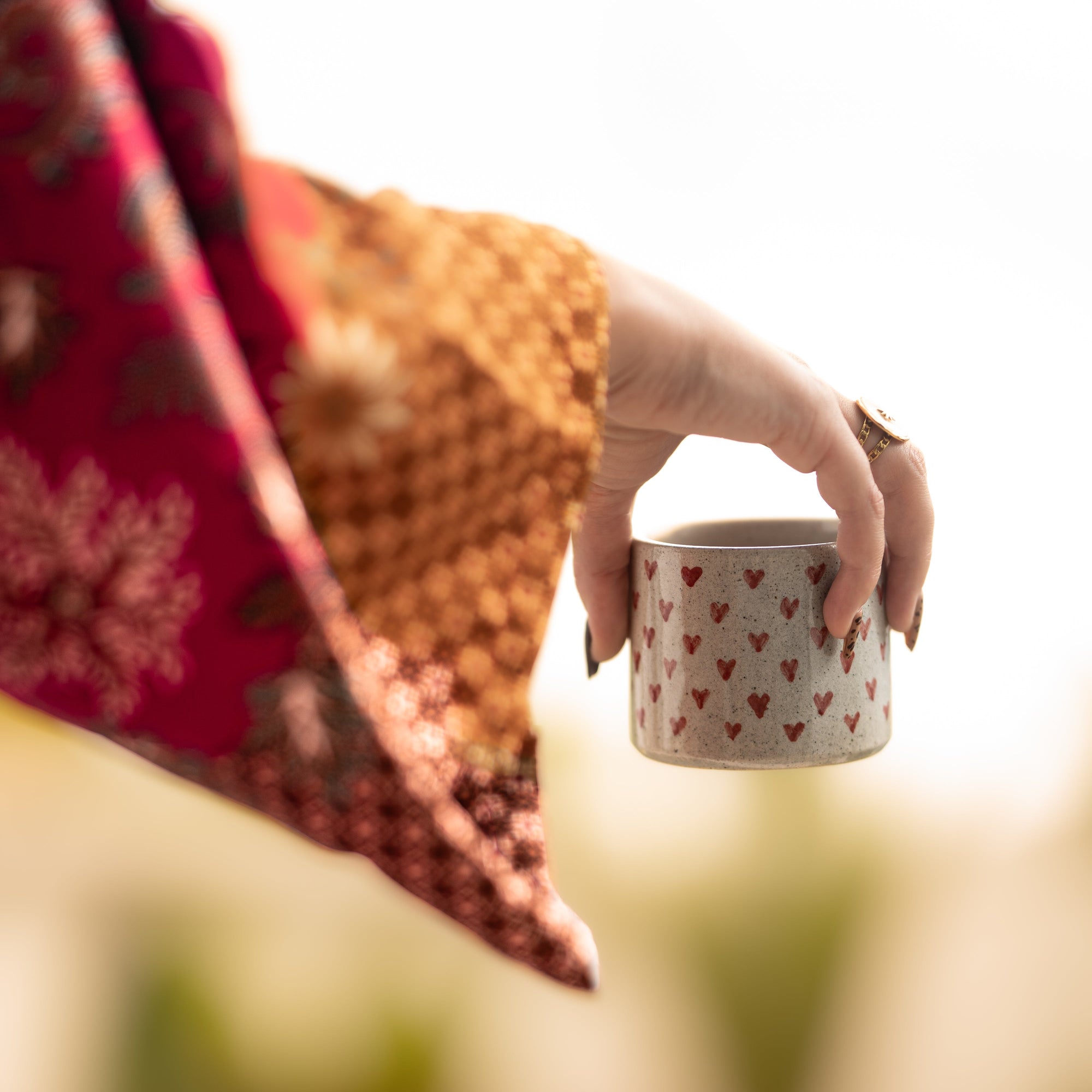 Lovina – Rouge fleuri : Kimono long en soie