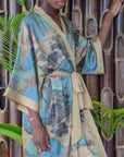 Angie - Rêve de Dunes : Kimono en satin, court et élégant