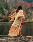 Sienna – Éclat mandarine : Kimono long bohème, fluide et élégant en toute occasion