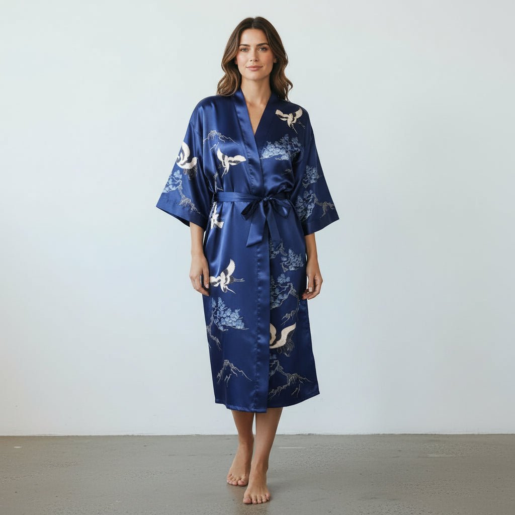 Amaya – Bleu intense : Kimono long de nuit en satin, confort et élégance - Amboria