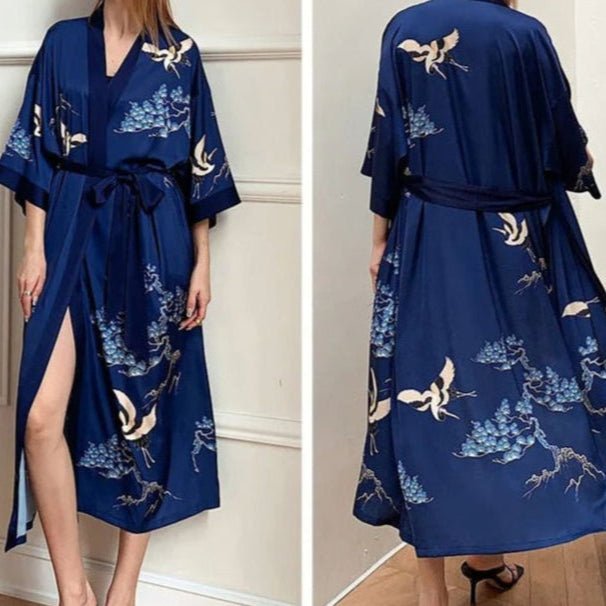 Amaya – Bleu intense : Kimono long de nuit en satin, confort et élégance - Amboria