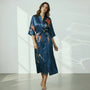Amaya – Bleu marine : Kimono long de nuit en satin, confort et élégance - Amboria
