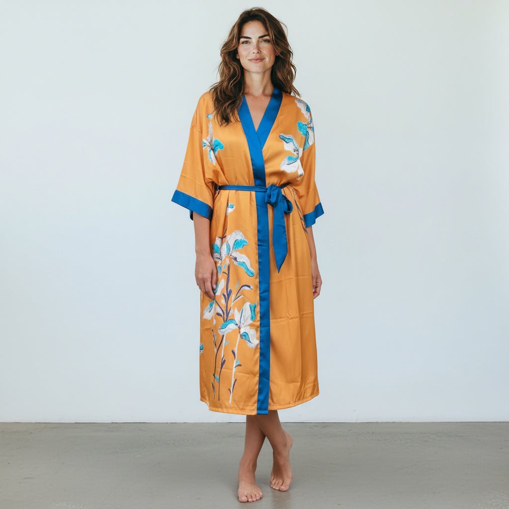 Amaya – Jaune sunset : Kimono long de nuit en satin, confort et élégance - Amboria