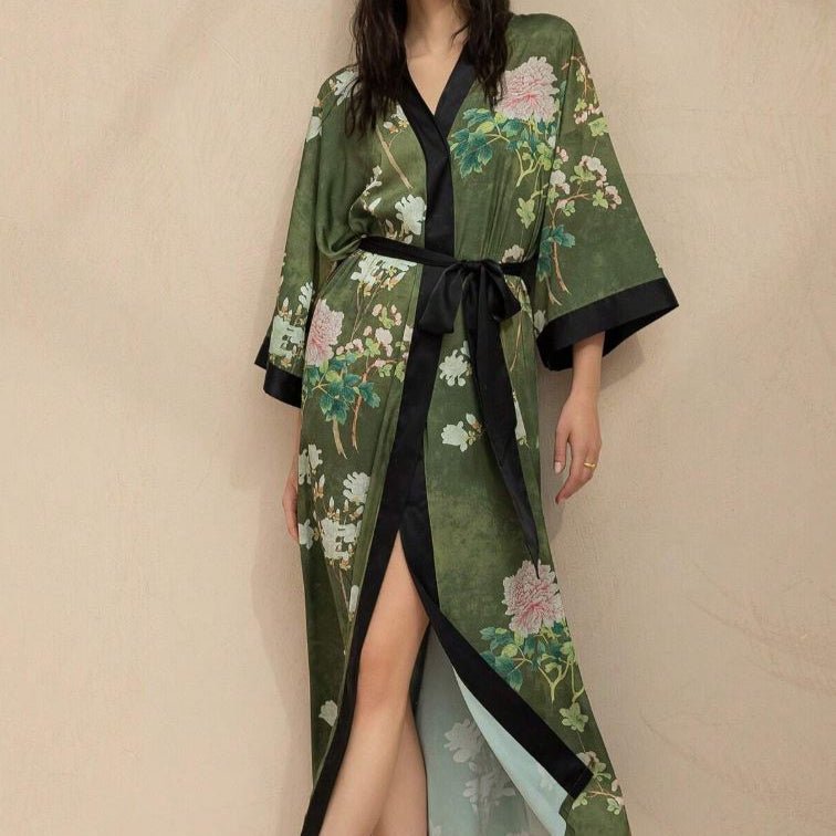 Amaya - Vert Noir : Kimono long de nuit en satin, confort et élégance - Amboria