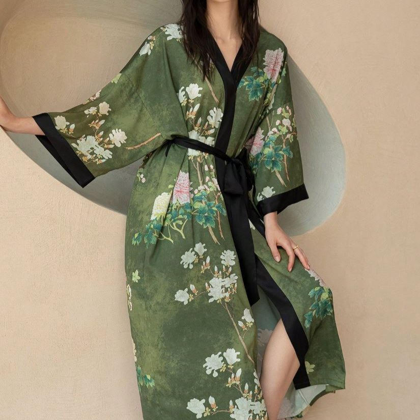 Amaya - Vert Noir : Kimono long de nuit en satin, confort et élégance - Amboria