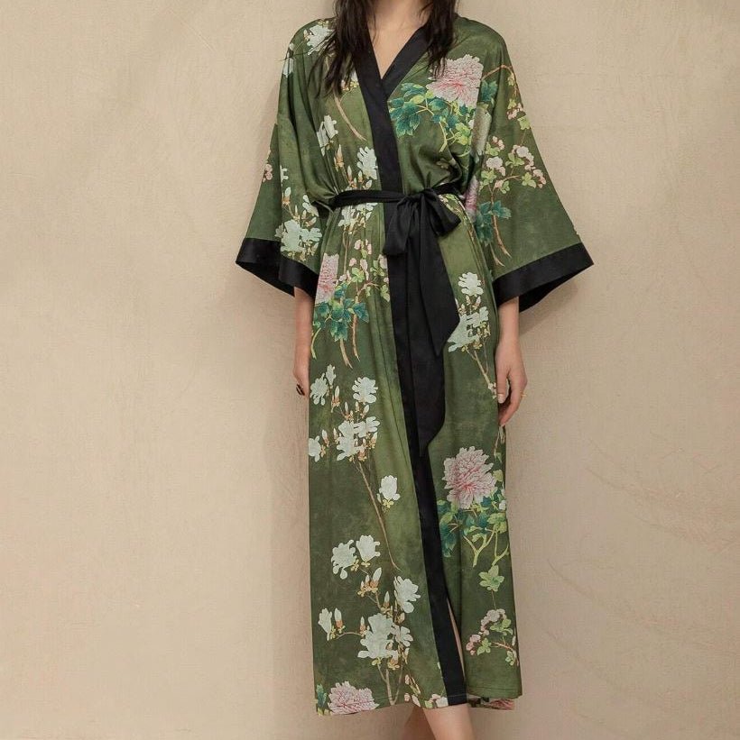 Amaya - Vert Noir : Kimono long de nuit en satin, confort et élégance - Amboria