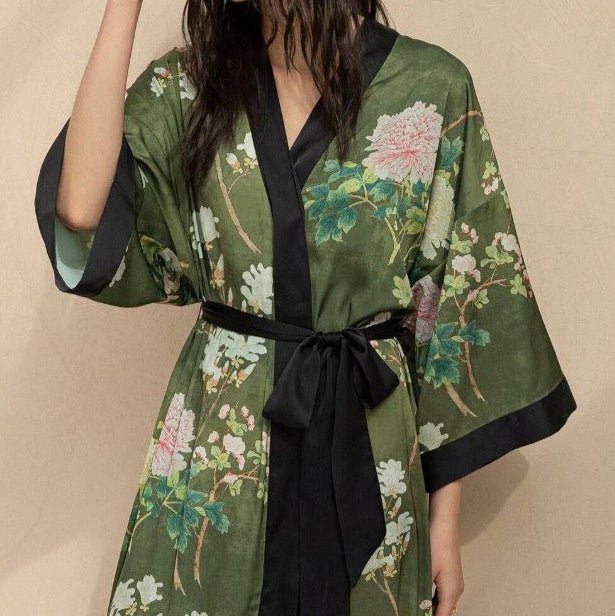 Amaya - Vert Noir : Kimono long de nuit en satin, confort et élégance - Amboria