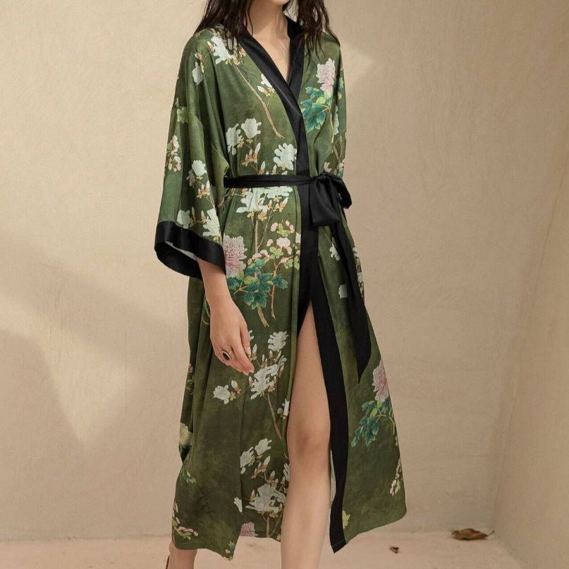 Amaya - Vert Noir : Kimono long de nuit en satin, confort et élégance - Amboria