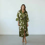 Amaya - Vert olive : Kimono long de nuit en satin, confort et élégance - Amboria