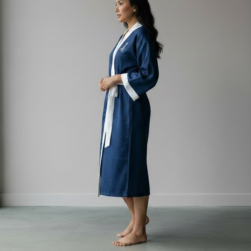 Amed – Bleu Céleste : Kimono long en soie peint à la main - Amboria