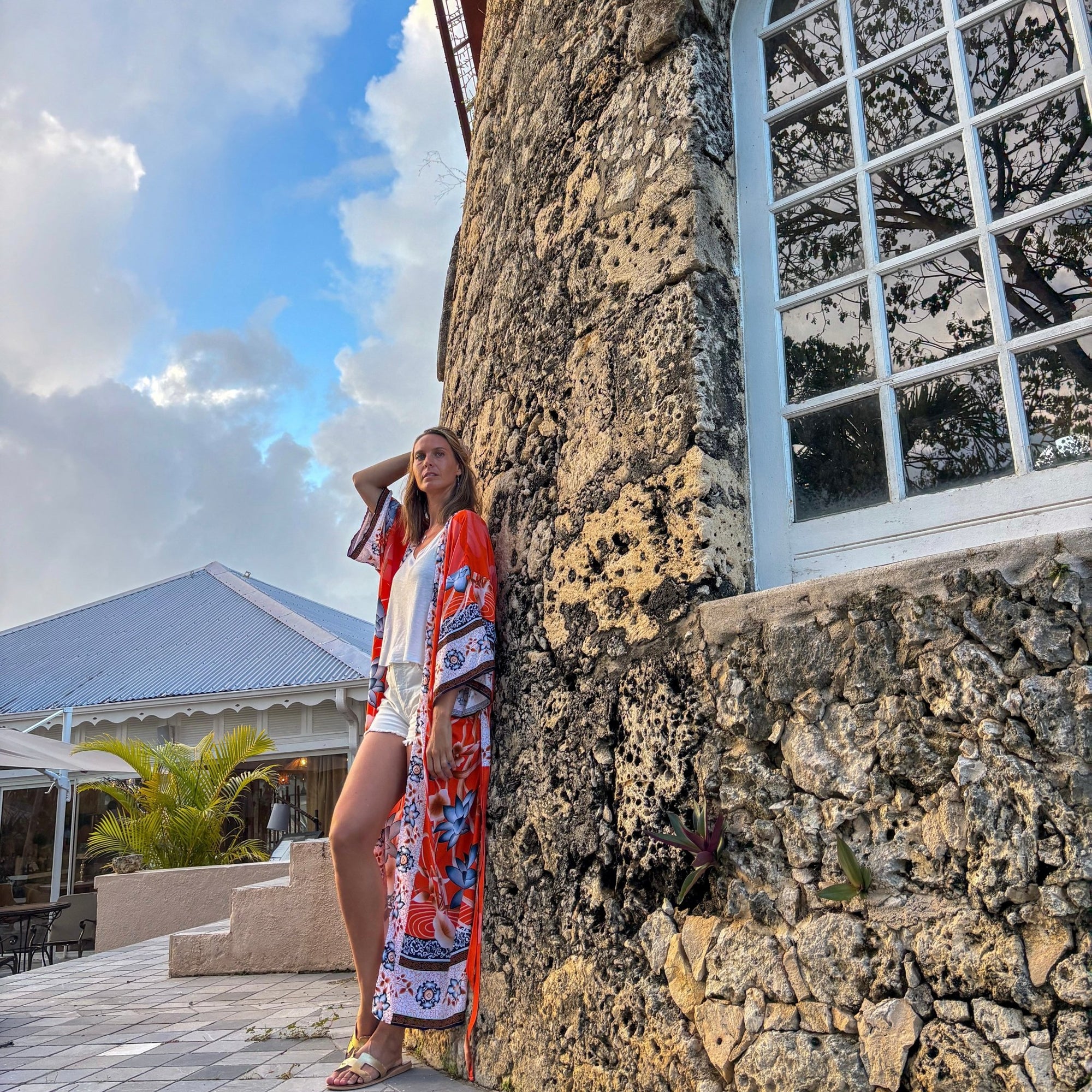 Charlize - Orange floral : Kimono long bohème, fluide et élégant en toute occasion - Amboria