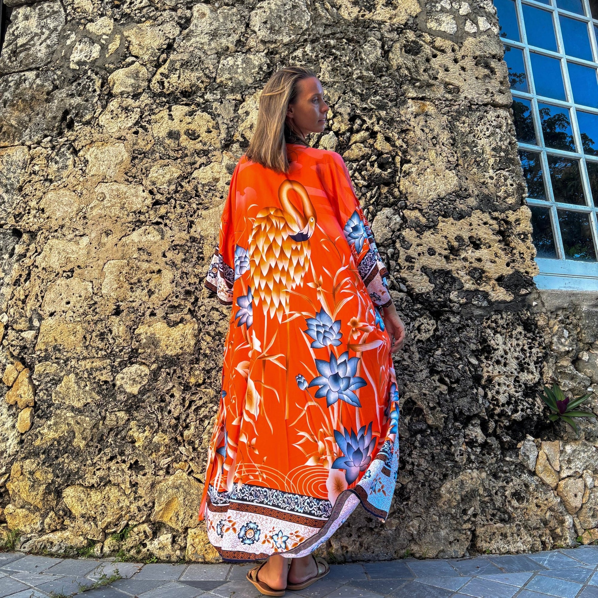 Charlize - Orange floral : Kimono long bohème, fluide et élégant en toute occasion - Amboria