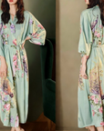 Amaya - Vert floral : Kimono long de nuit en satin, confort et élégance