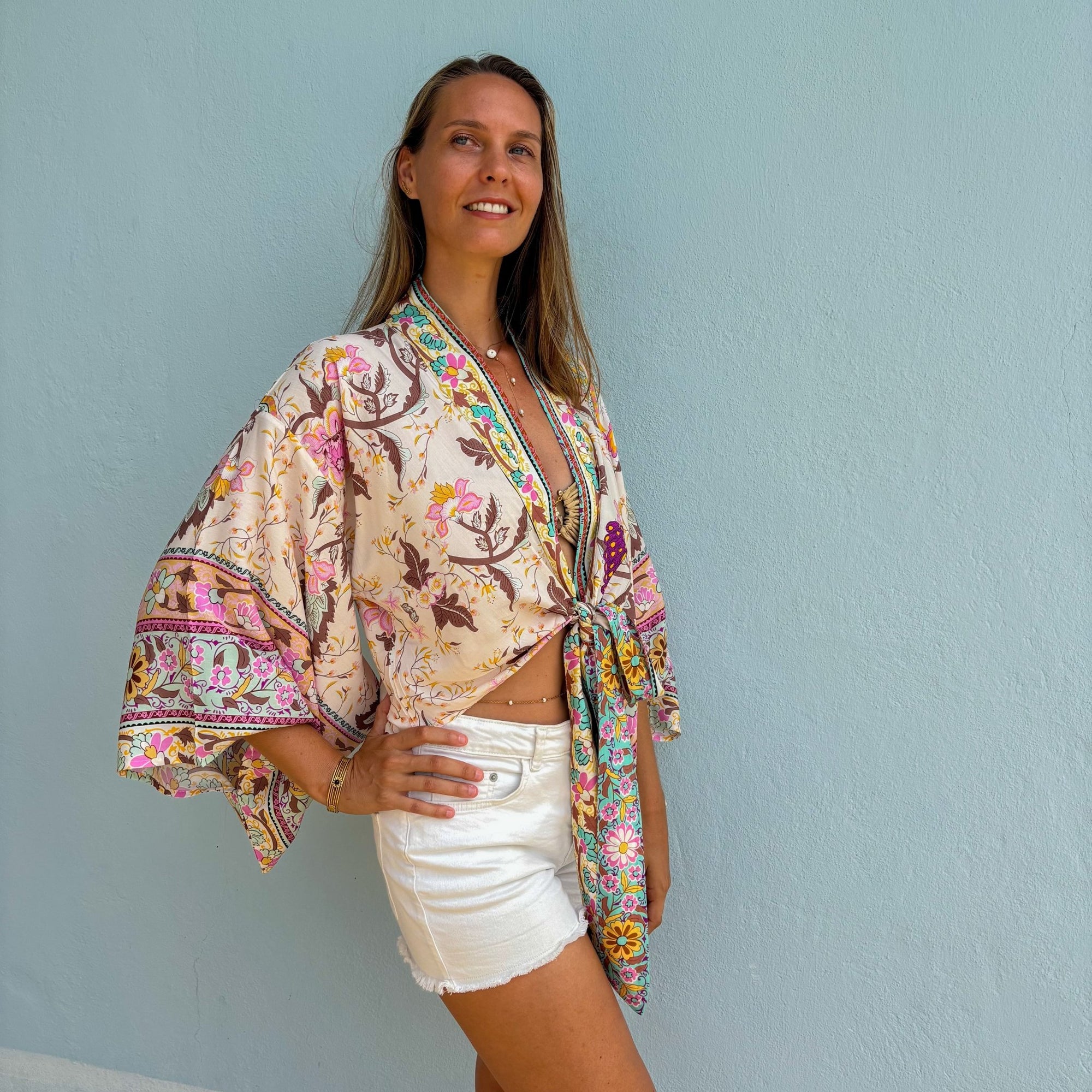 Giulia – Beige rose : Kimono court d’été, léger et élégant - Amboria