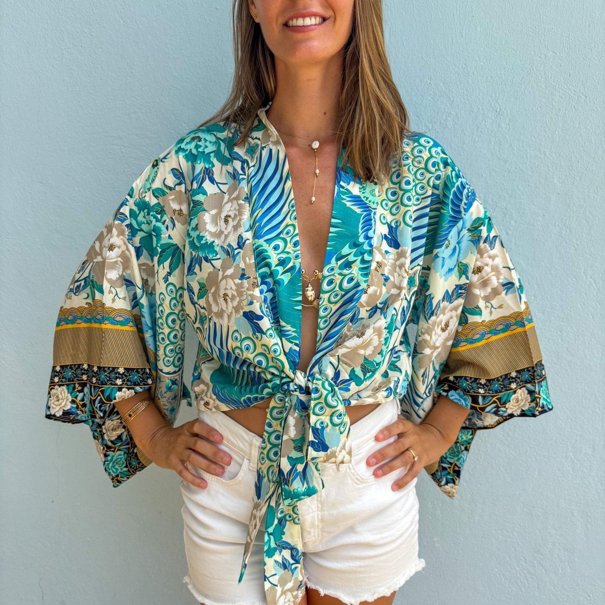 Giulia – Bleu ciel : Kimono court d’été, léger et élégant - Amboria