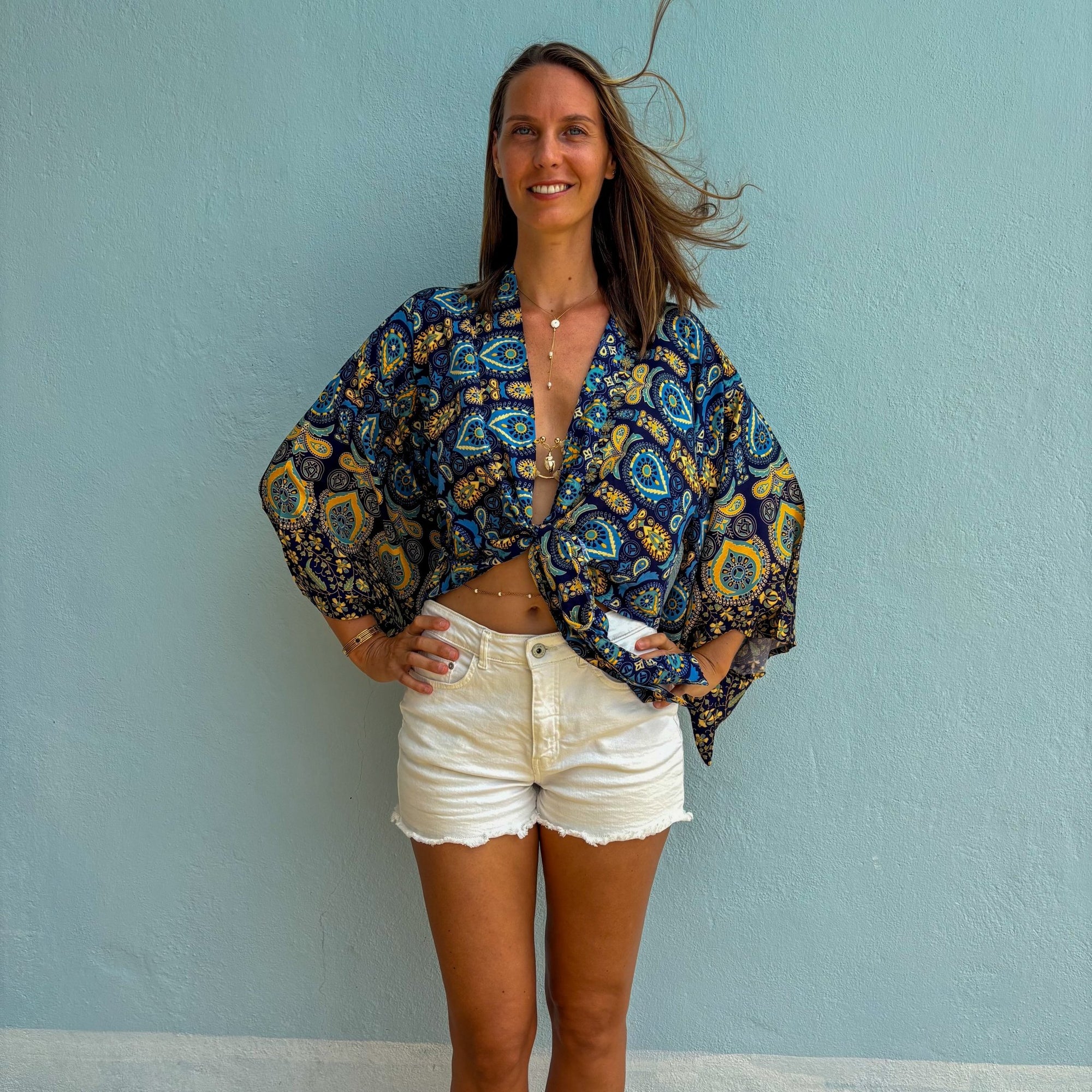 Giulia – Bleu jaune : Kimono court d’été, léger et élégant - Amboria