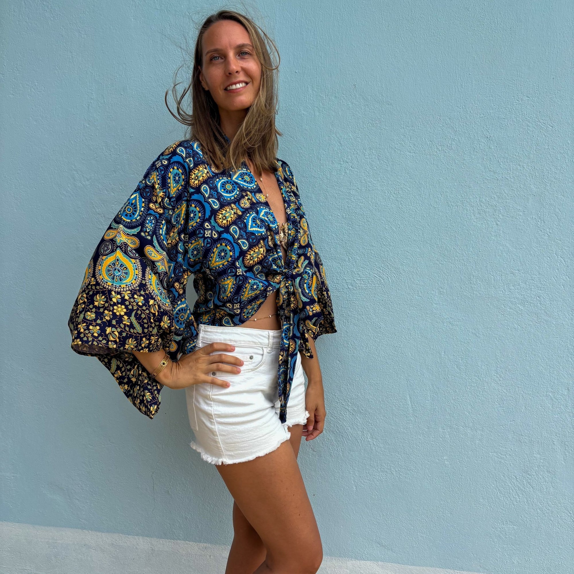 Giulia – Bleu jaune : Kimono court d’été, léger et élégant - Amboria