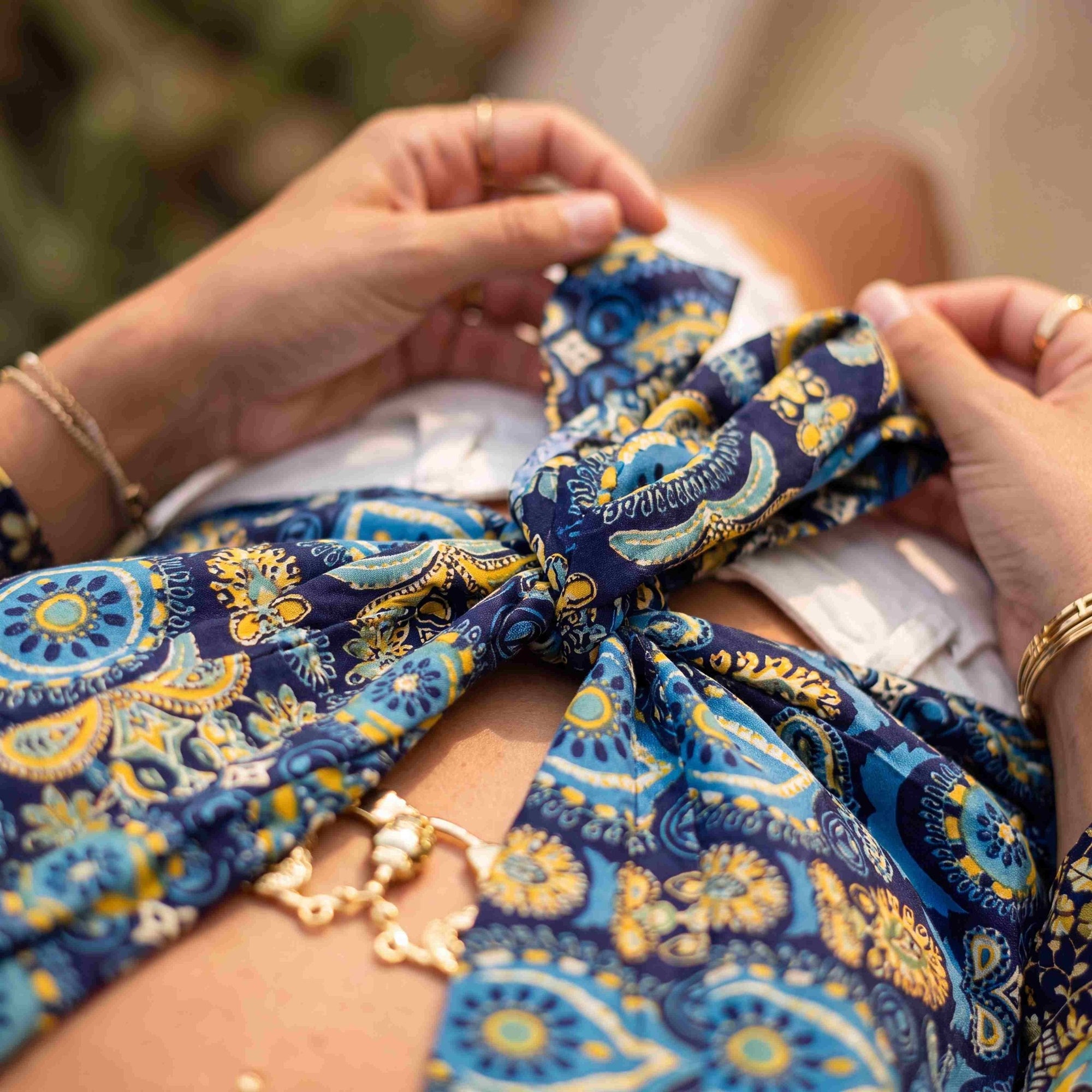 Giulia – Bleu jaune : Kimono court d’été, léger et élégant - Amboria