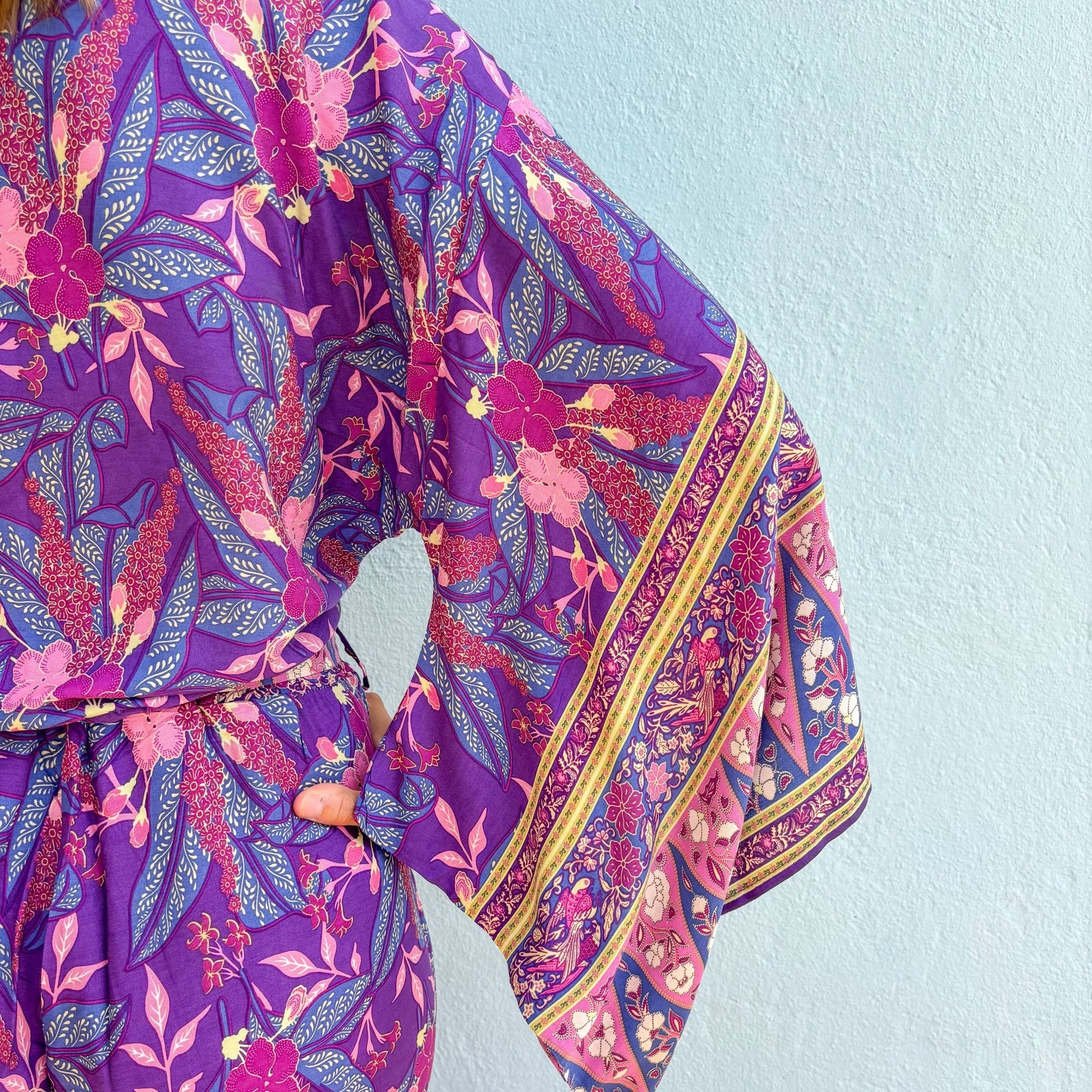 Giulia — Ensemble kimono court &amp; pantalon fluide imprimé - Brume de lavande - Amboria
