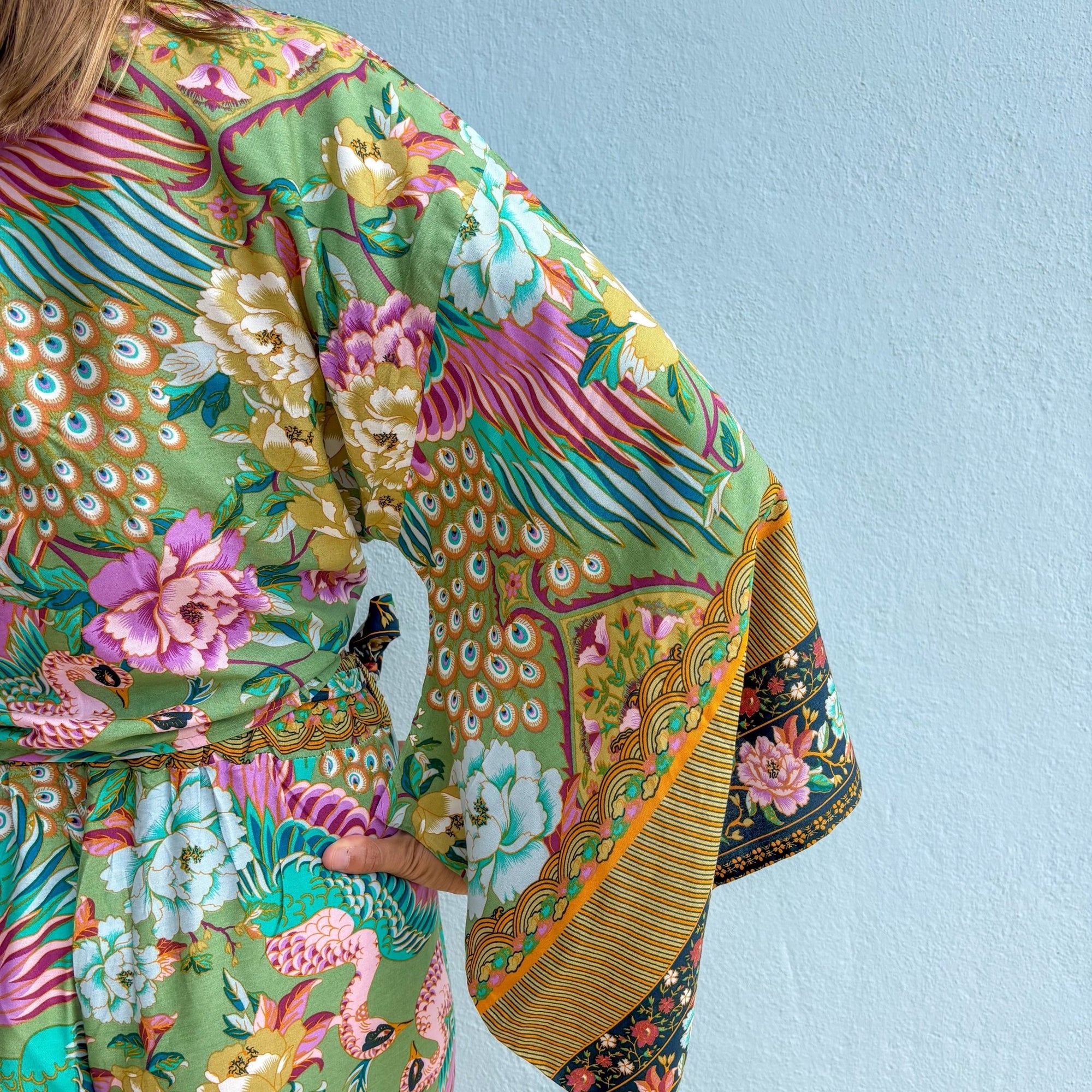 Giulia — Ensemble kimono court &amp; pantalon fluide imprimé - Éveil Botanique - Amboria