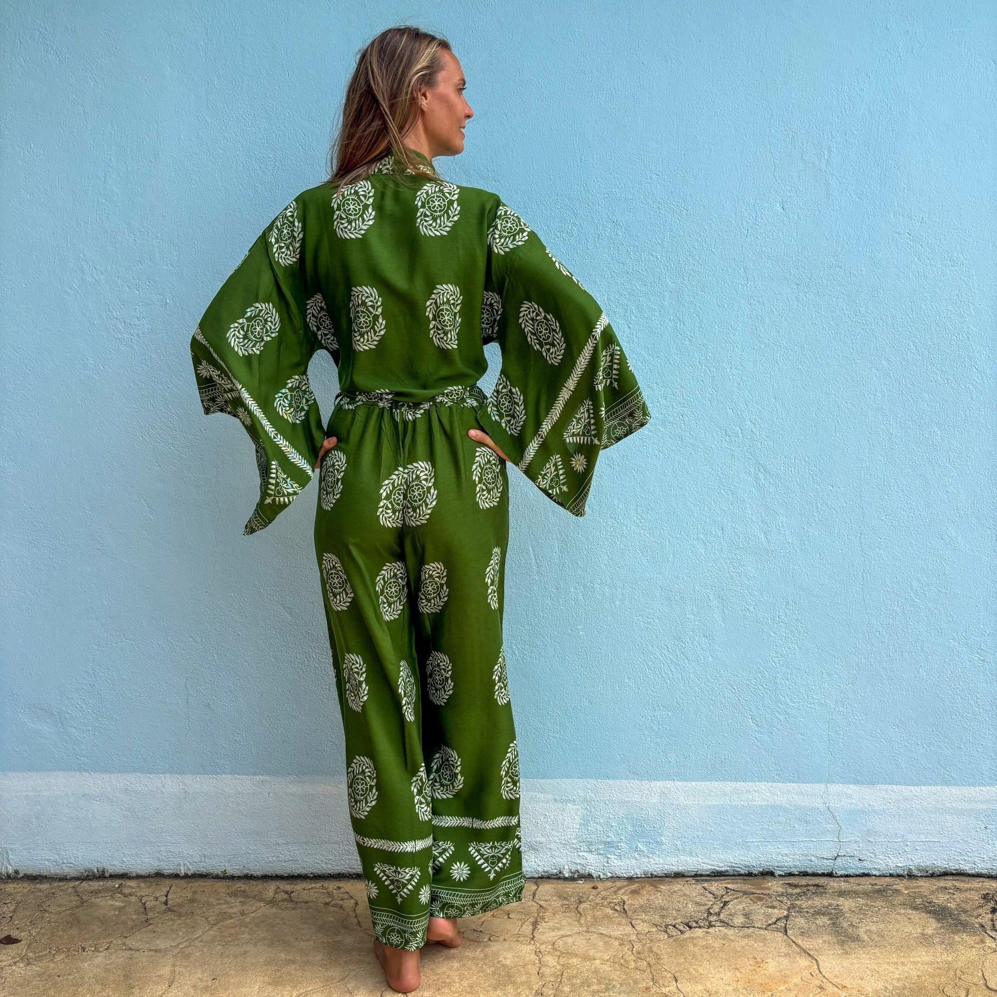 Giulia — Ensemble kimono court &amp; pantalon fluide imprimé - Vert Écume - Amboria