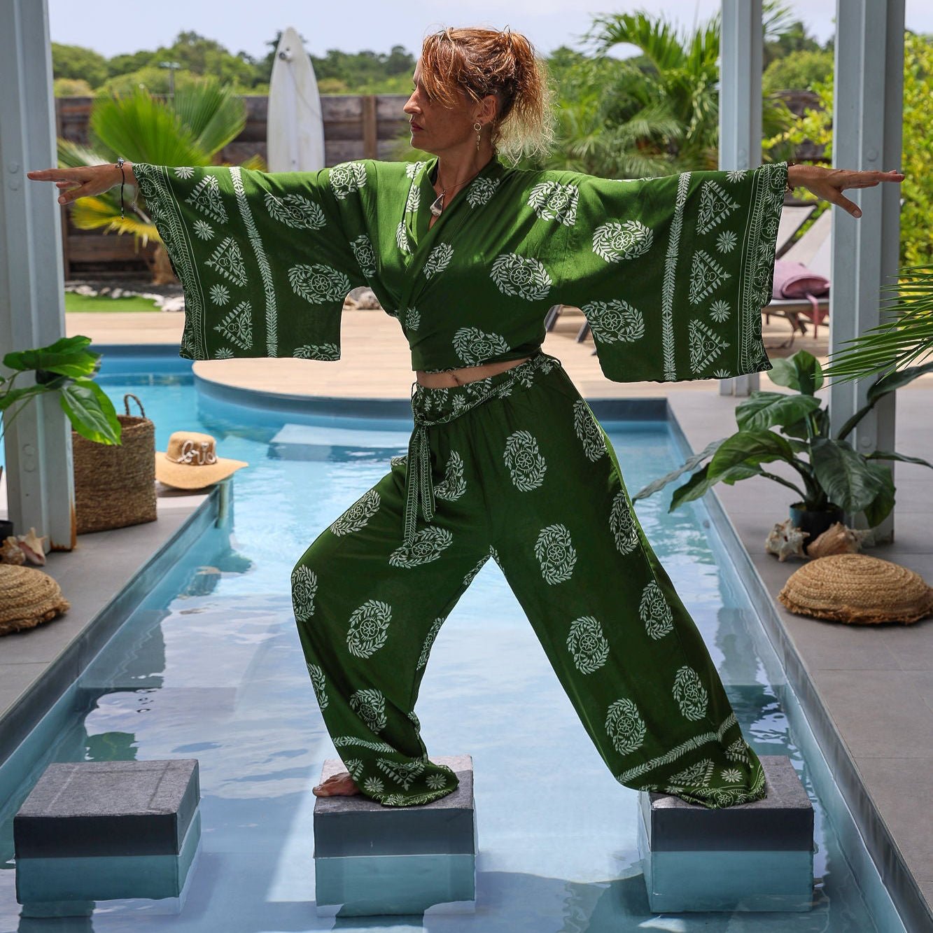 Giulia — Ensemble kimono court &amp; pantalon fluide imprimé - Vert Écume - Amboria
