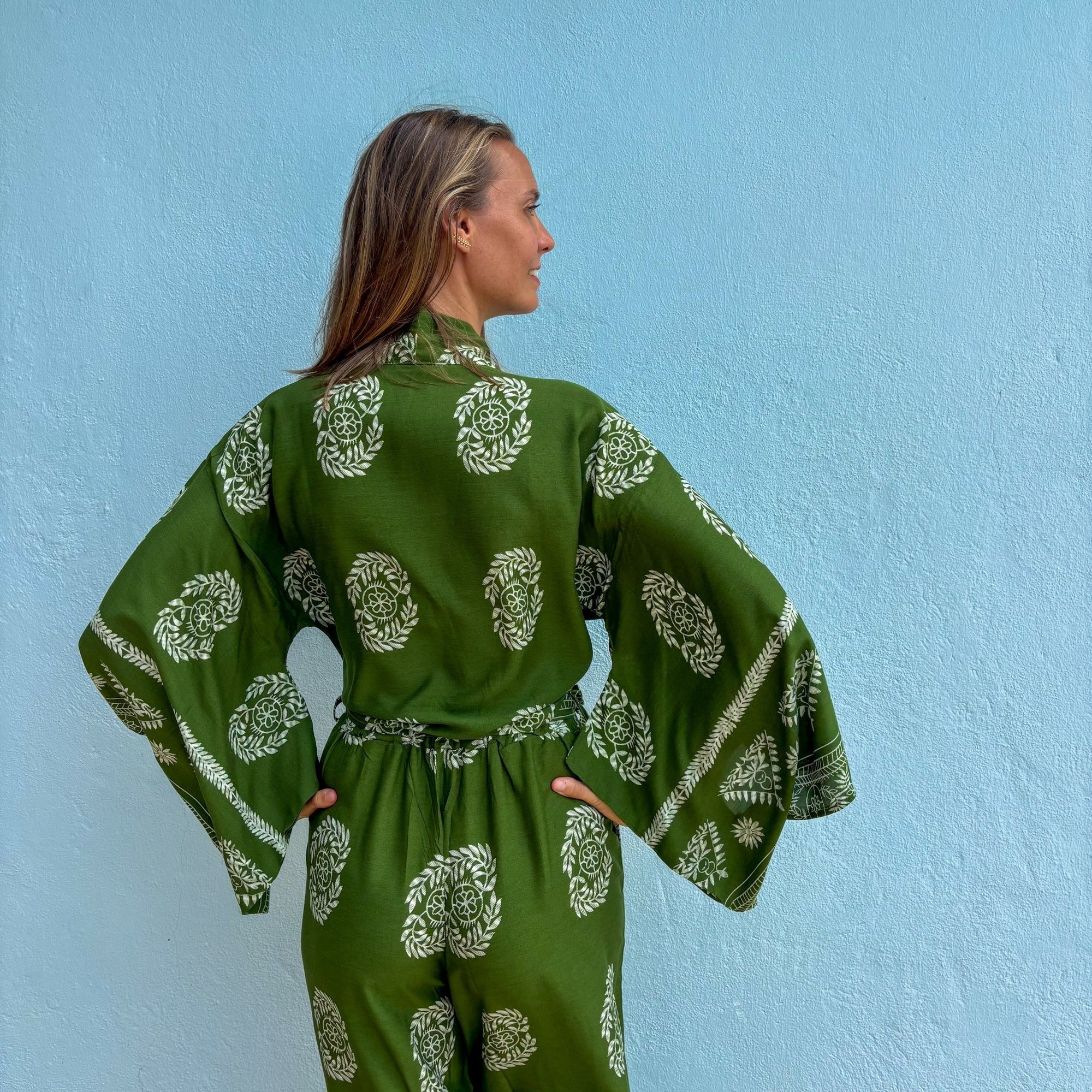 Giulia — Ensemble kimono court &amp; pantalon fluide imprimé - Vert Écume - Amboria