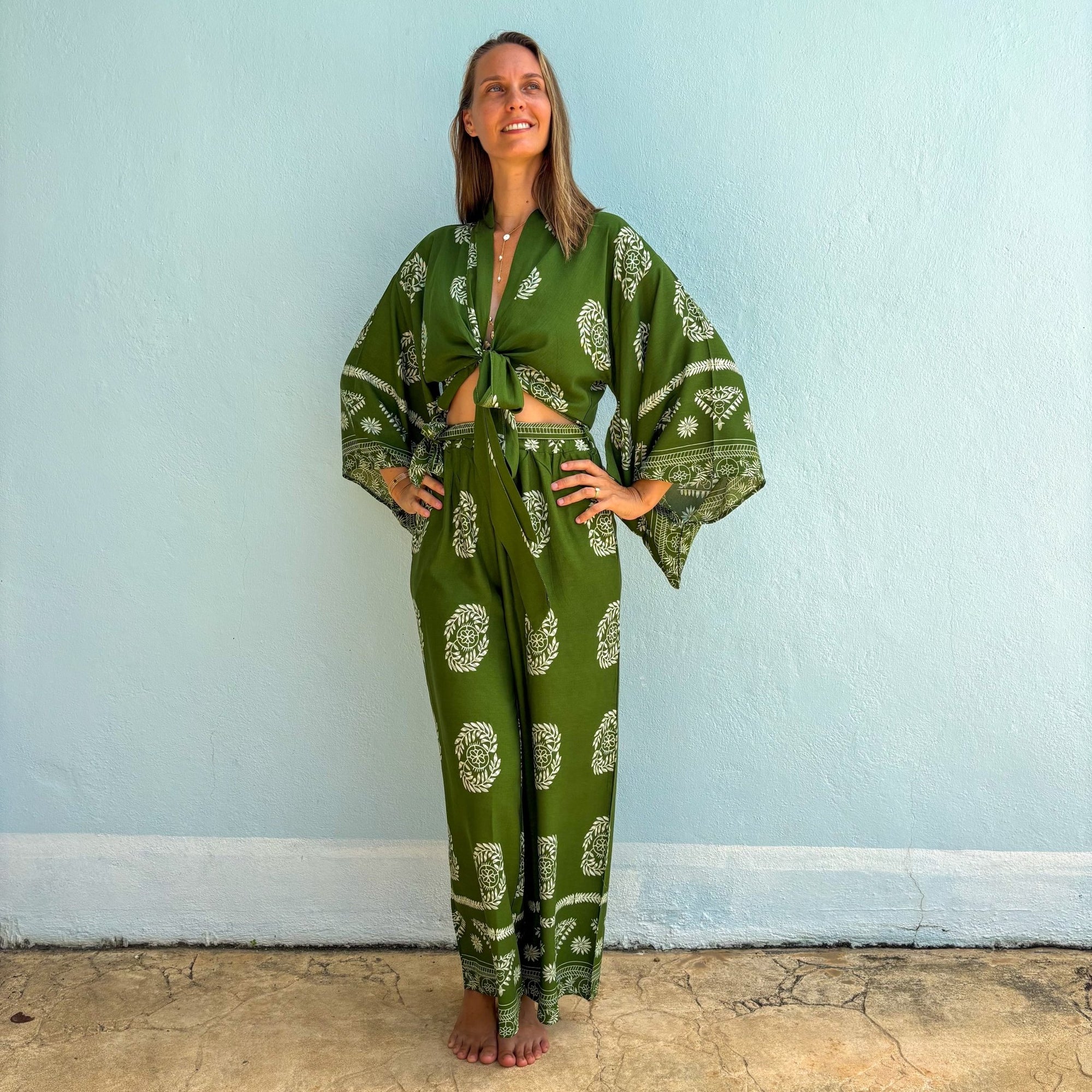 Giulia — Ensemble kimono court &amp; pantalon fluide imprimé - Vert Écume - Amboria