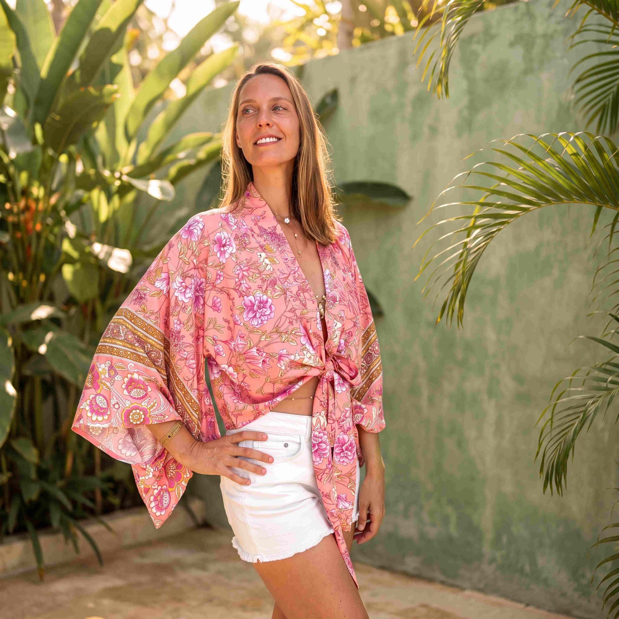 Giulia – Rose : Kimono court d’été, léger et élégant - Amboria
