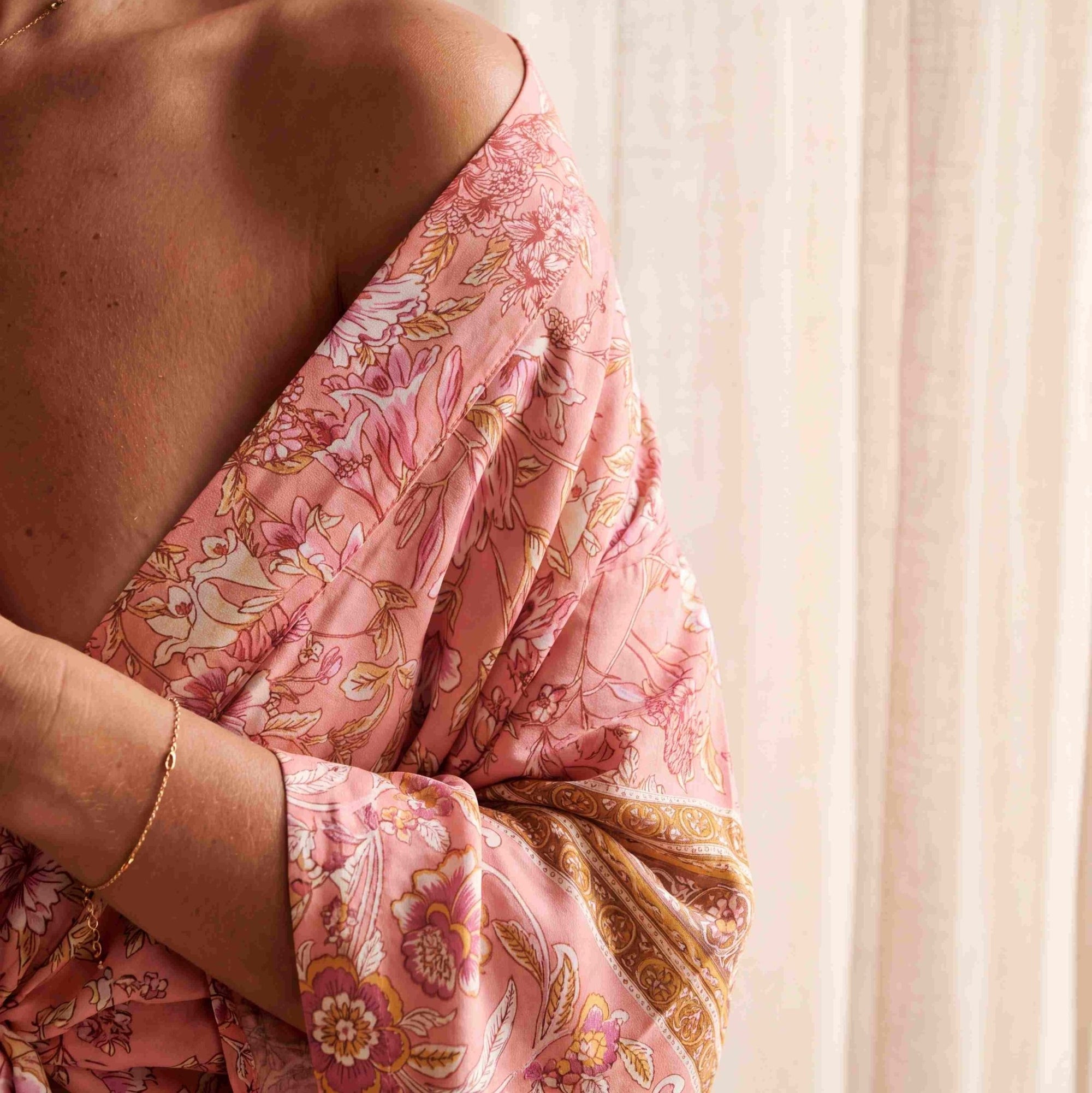 Giulia – Rose : Kimono court d’été, léger et élégant - Amboria