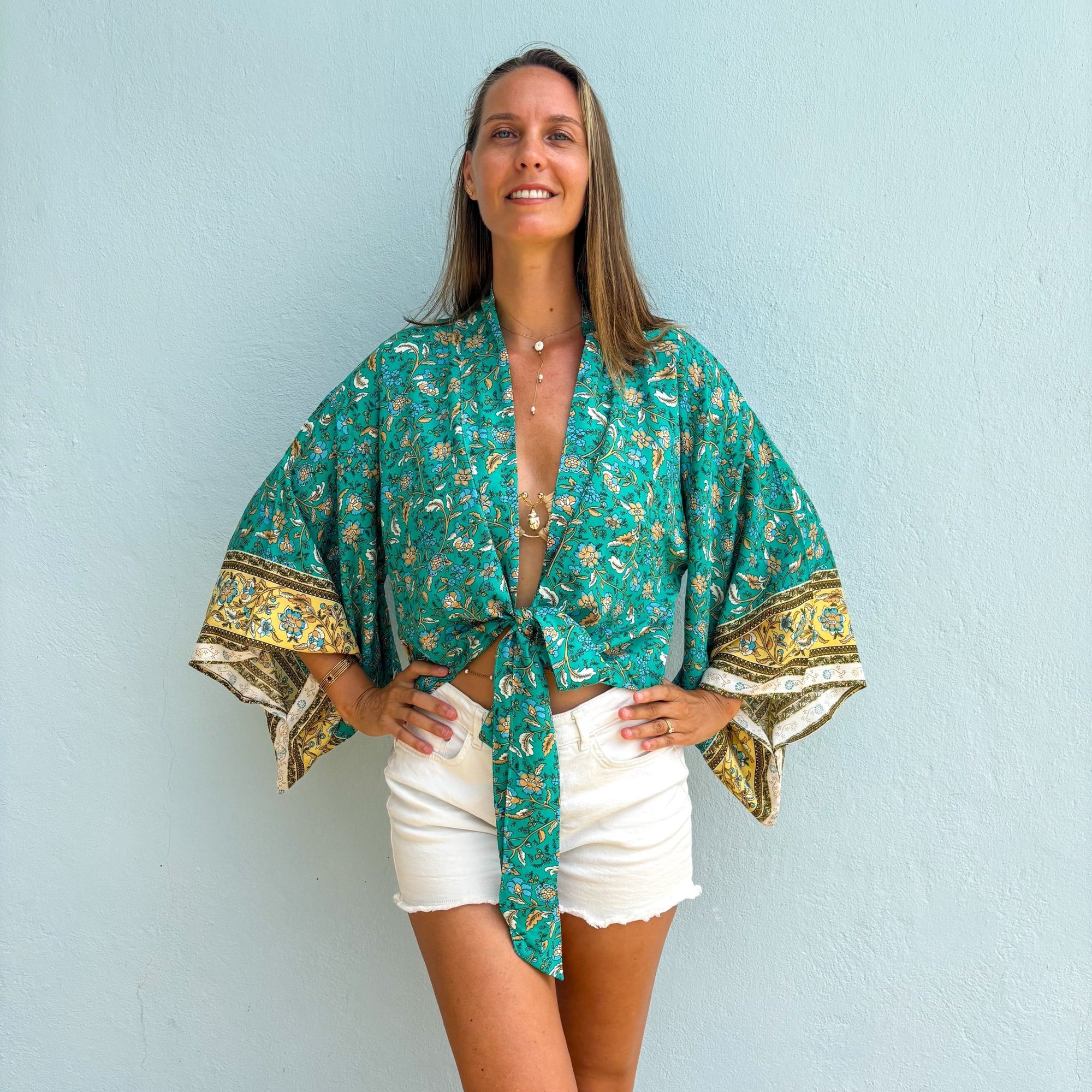 Giulia – Turquoise : Kimono court d’été, léger et élégant - Amboria