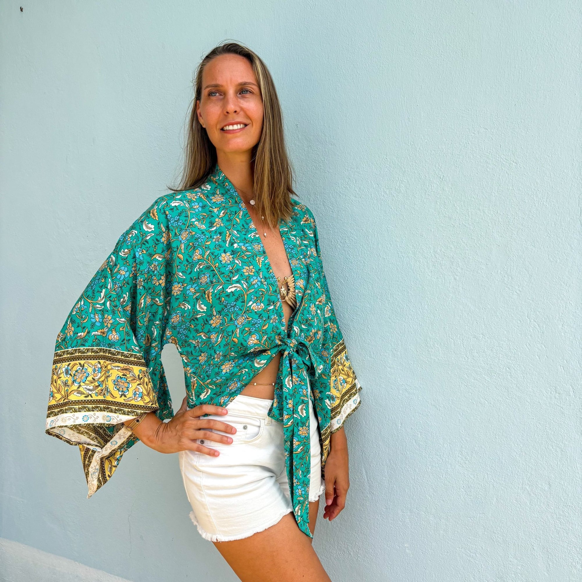 Giulia – Turquoise : Kimono court d’été, léger et élégant - Amboria