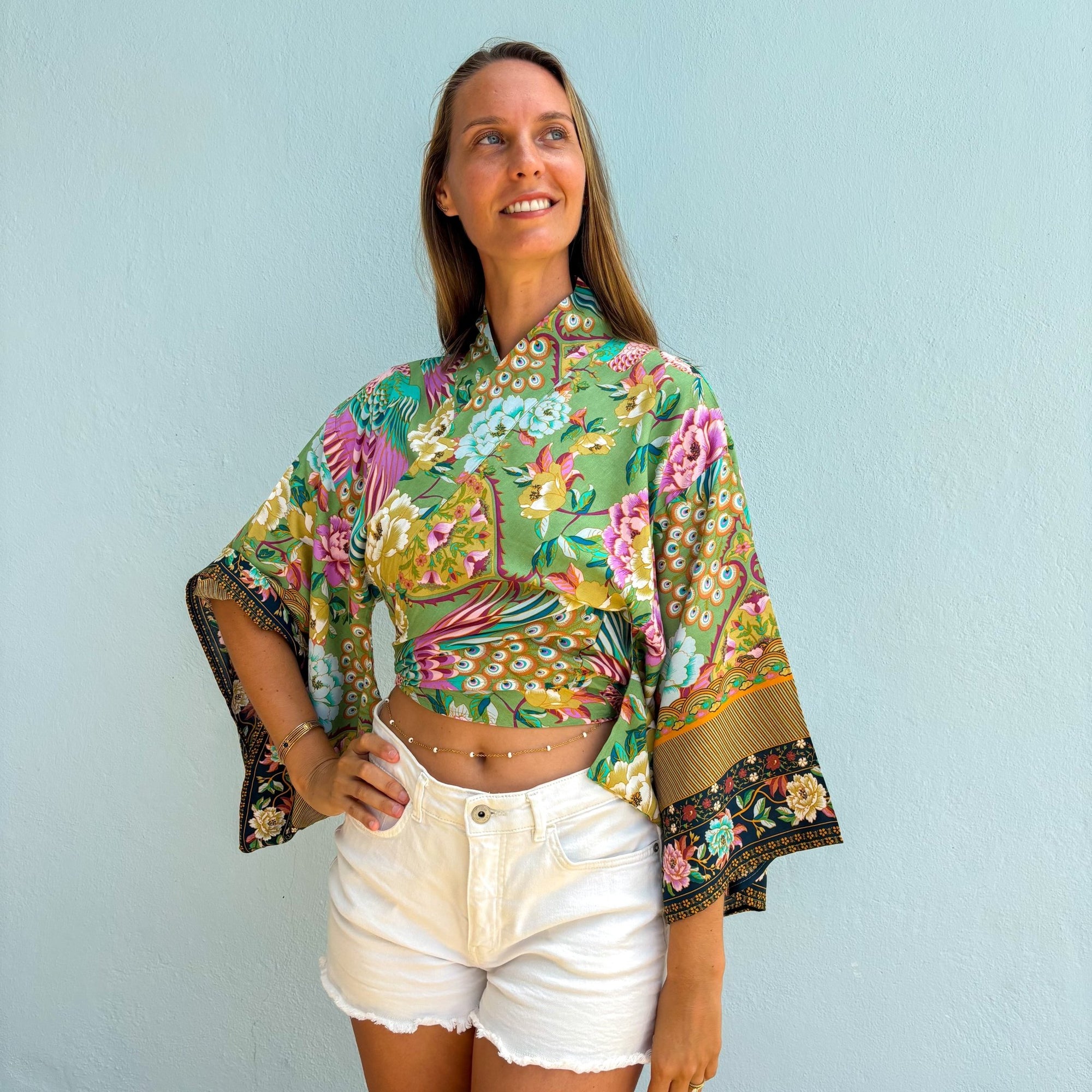 Giulia – Vert rose : Kimono court d’été, léger et élégant - Amboria