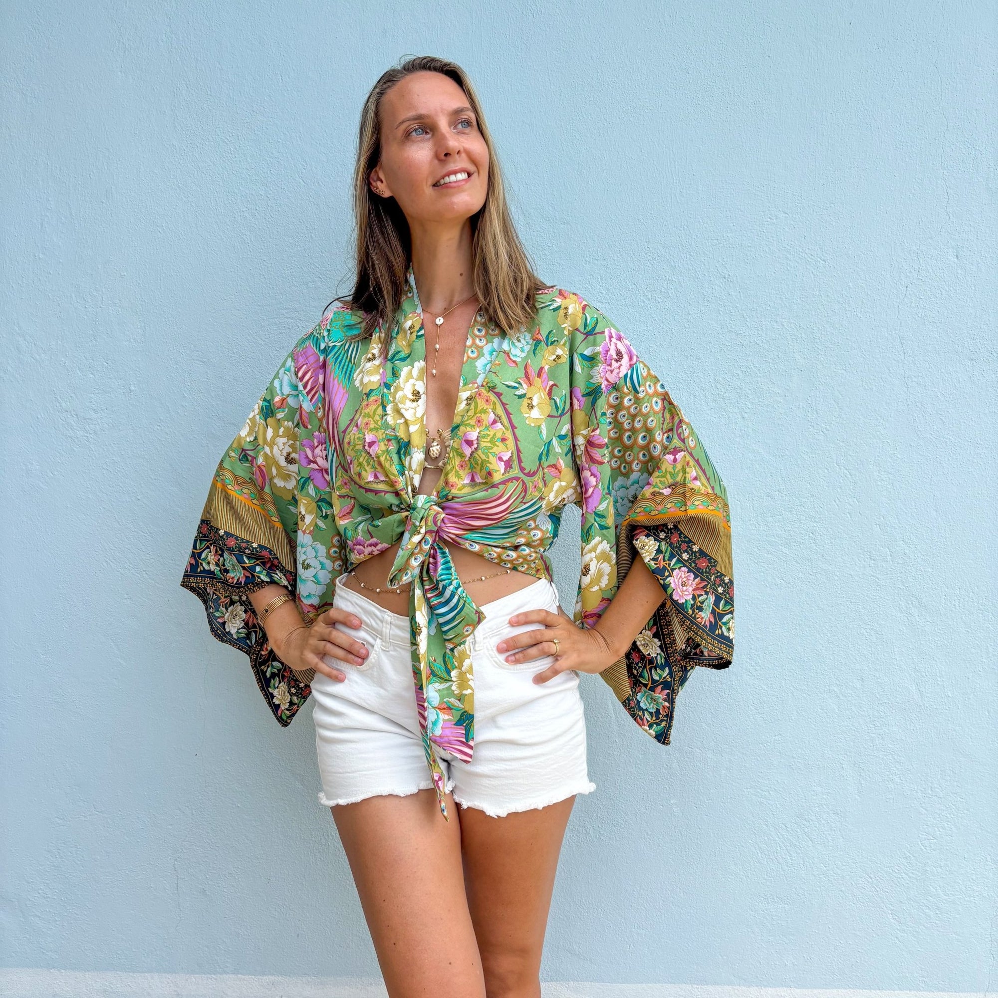 Giulia – Vert rose : Kimono court d’été, léger et élégant - Amboria